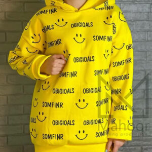 هودی کلاهدار لبخند